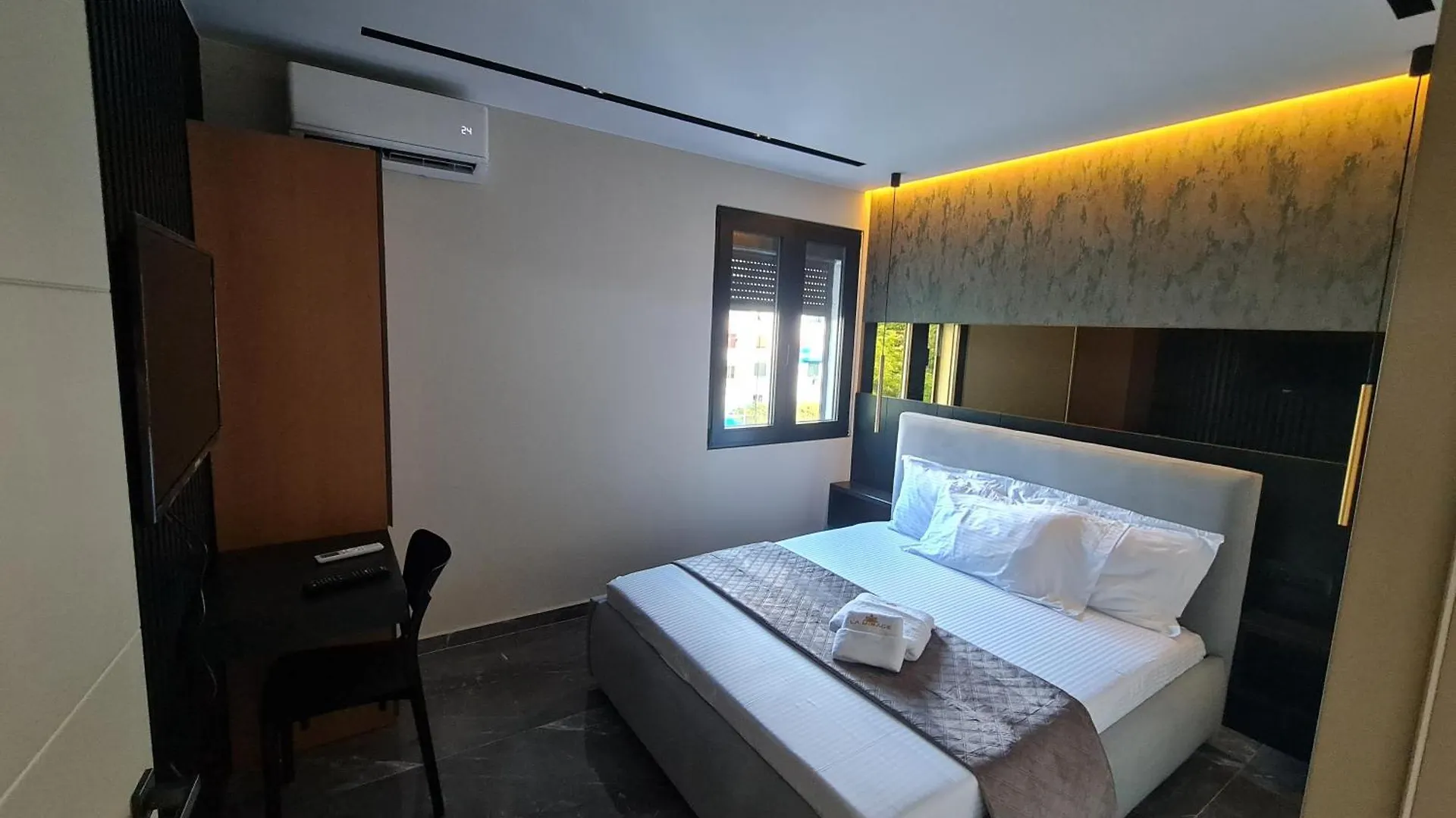 La Mirage Suites & Apartments Tiran 0*,