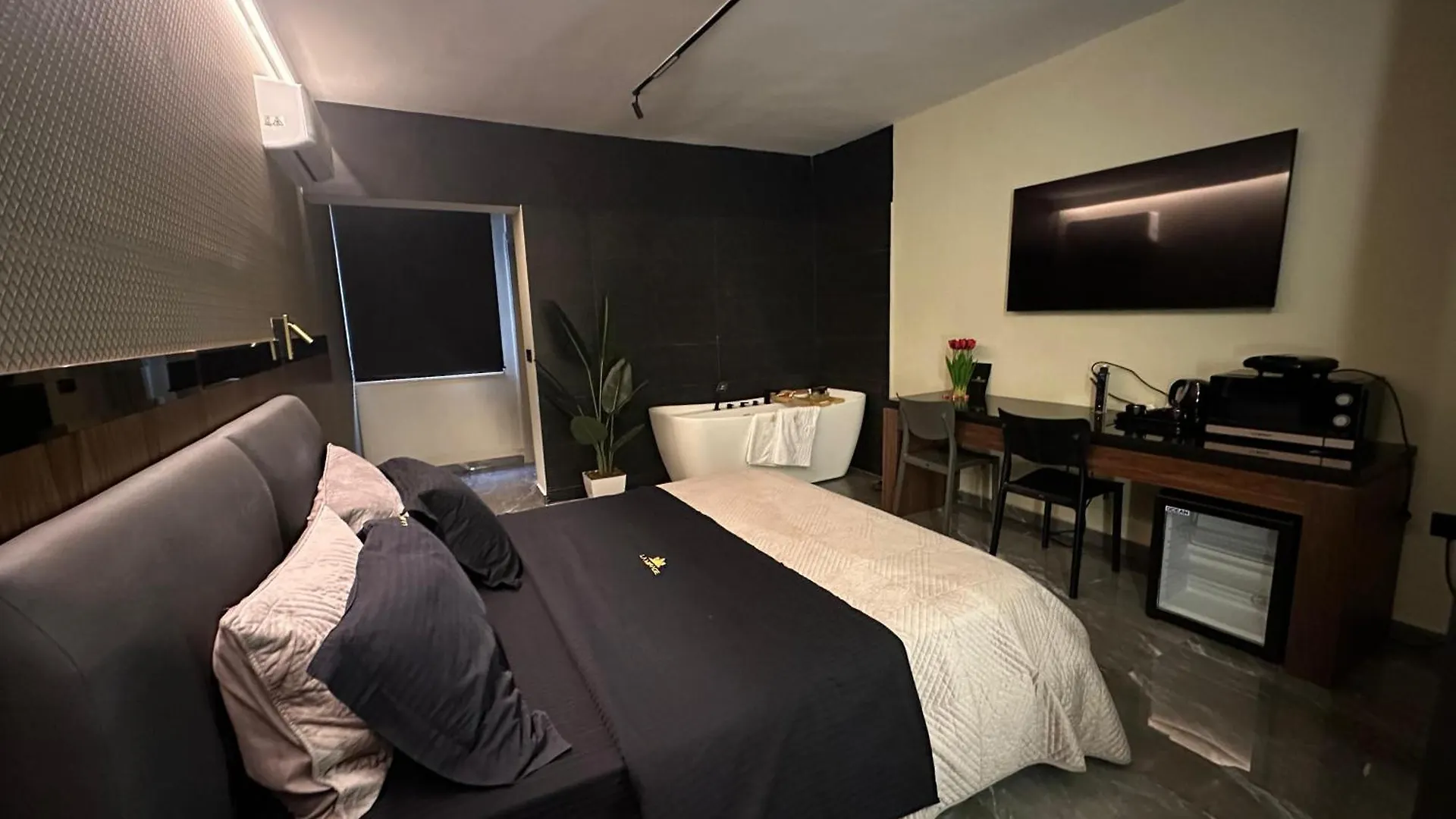 La Mirage Suites & Apartments Tiran Arnavutluk