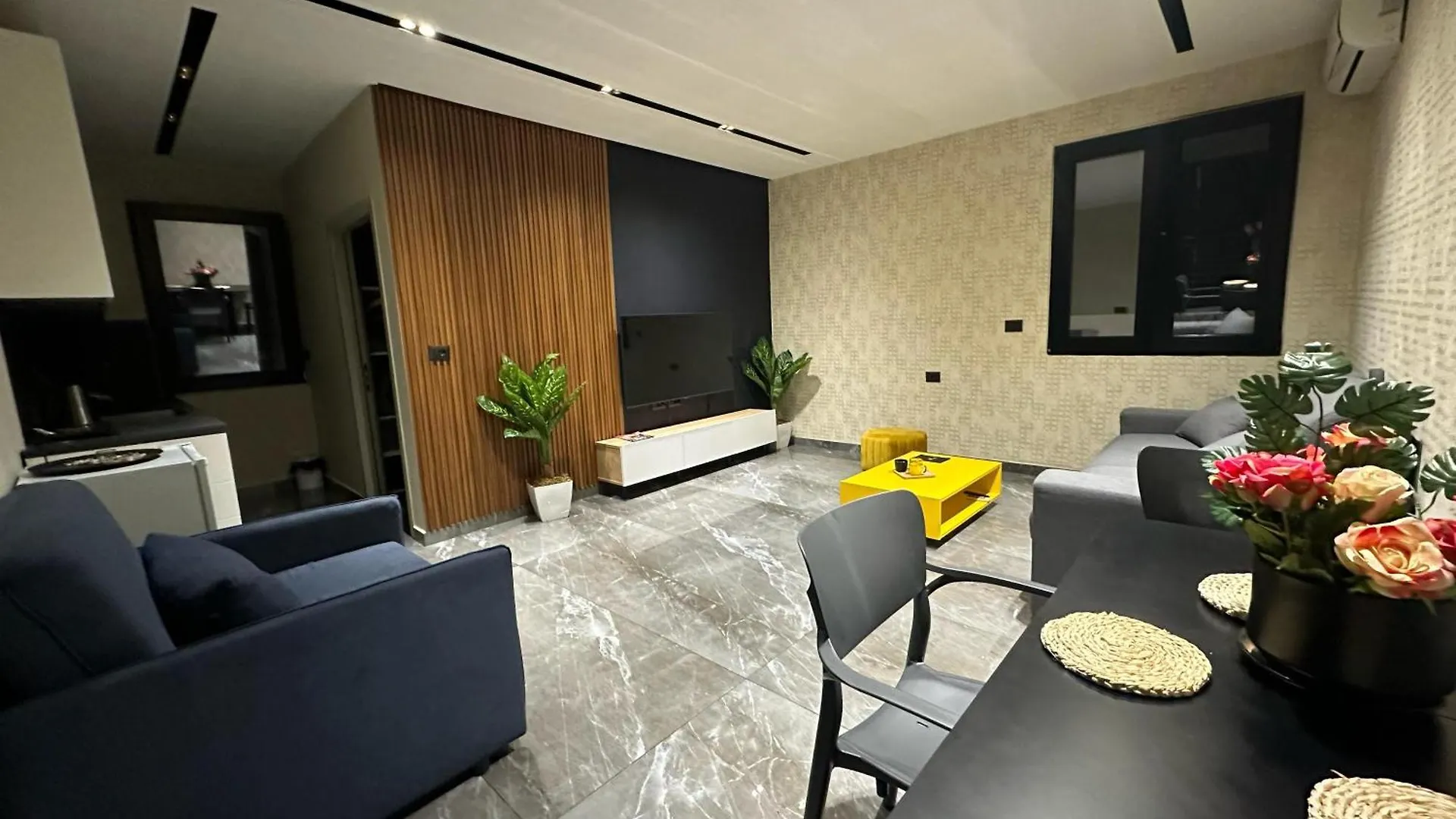 La Mirage Suites & Apartments Tiran