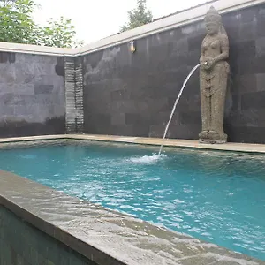 Dewi Antara , Ubud Indonesia